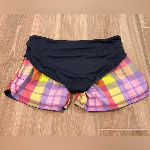 Lululemon Groovy Run Short in Foxy Plaid Passion Lavender Lime - Picture 6 of 7